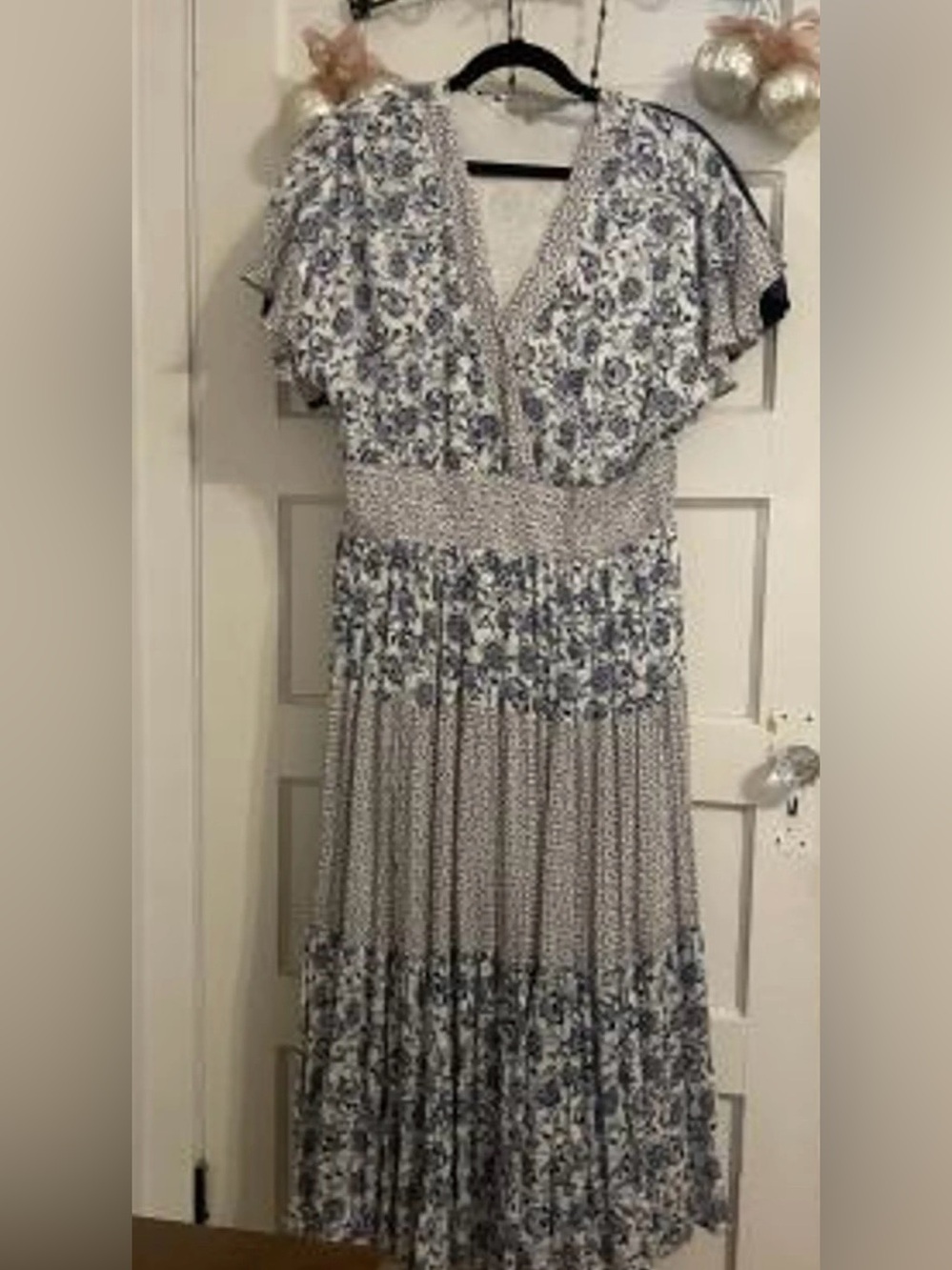 Women's White and Navy Floral V-Neck Maxi Dress